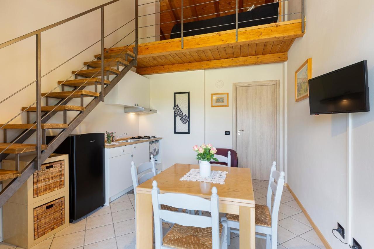 Bb10 Oasi Guest House Арона Екстериор снимка