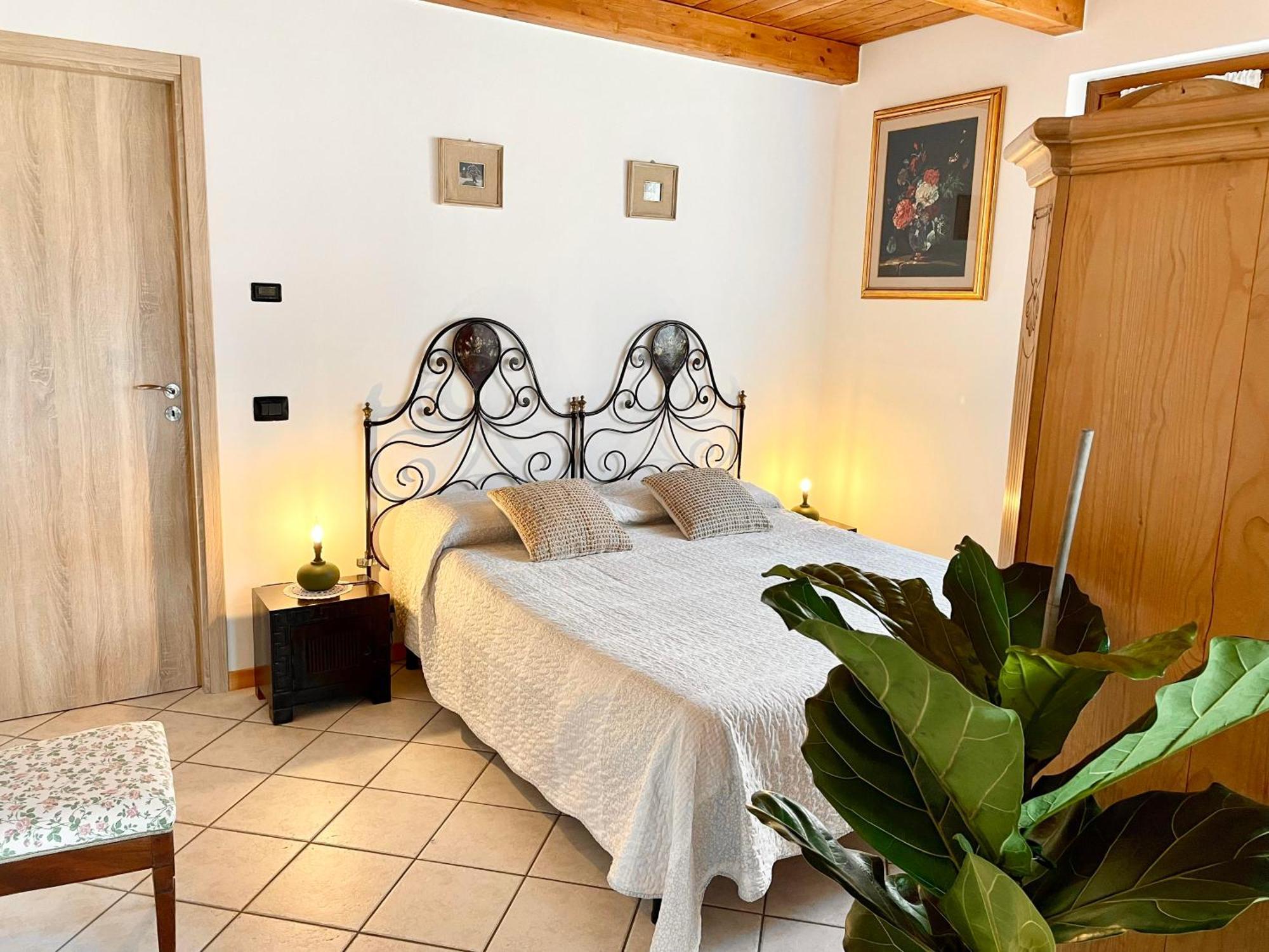 Bb10 Oasi Guest House Арона Екстериор снимка