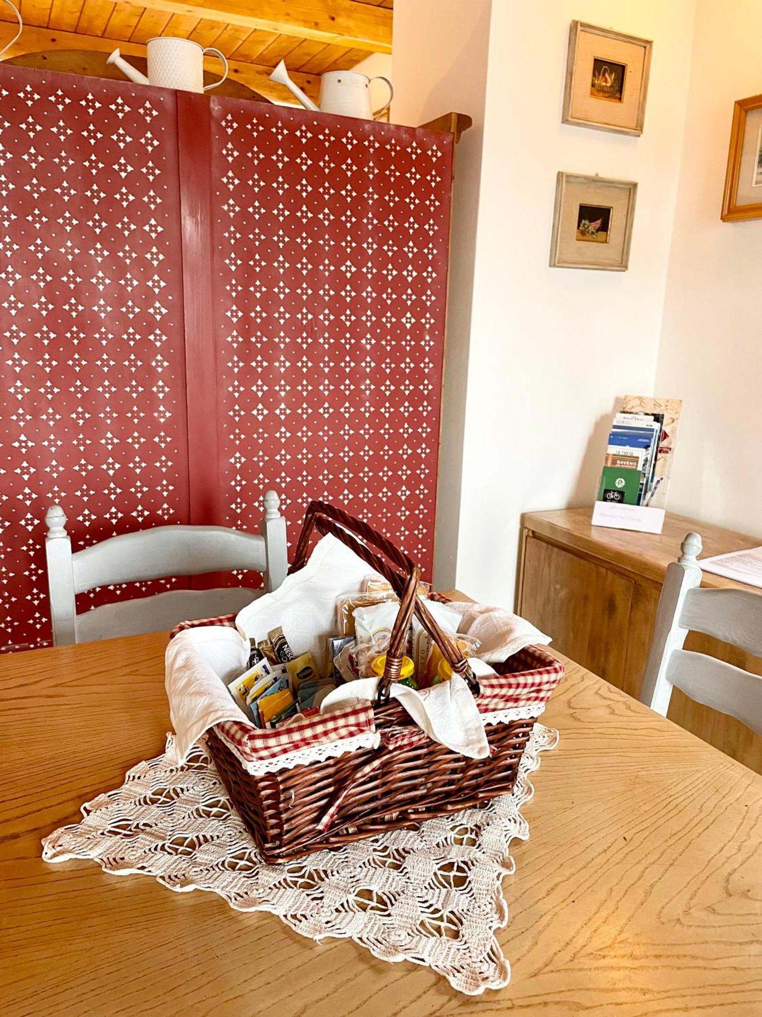 Bb10 Oasi Guest House Арона Екстериор снимка