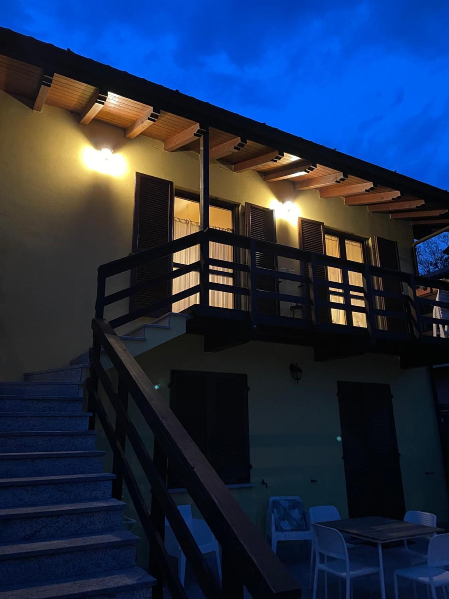 Bb10 Oasi Guest House Арона Екстериор снимка