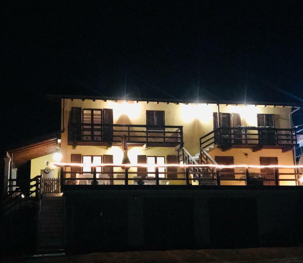 Bb10 Oasi Guest House Арона Екстериор снимка